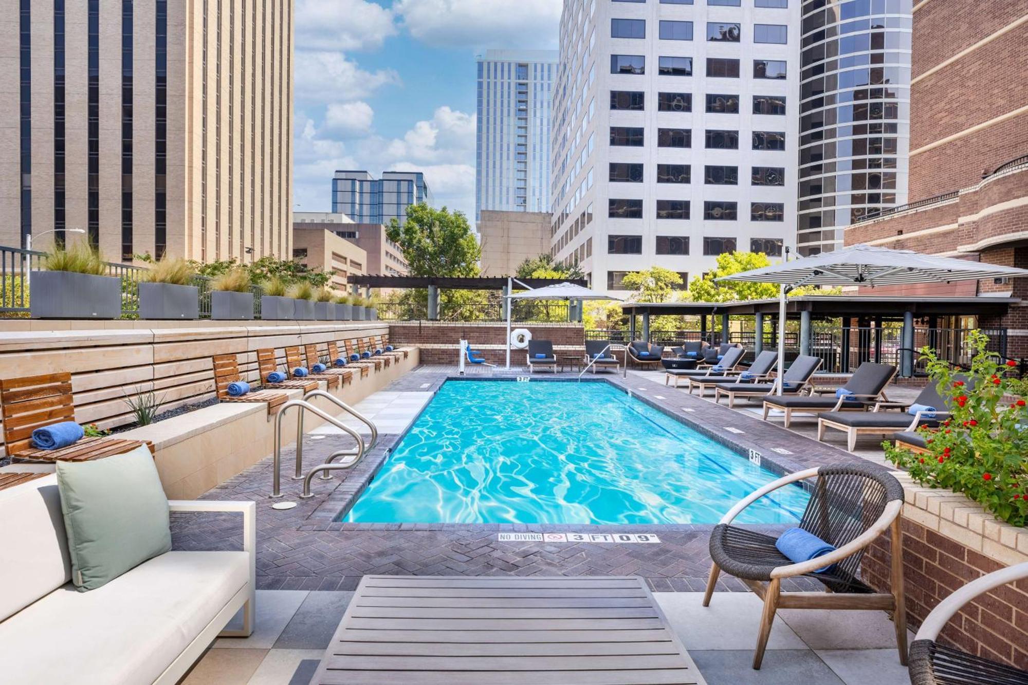 Doubletree Suites By Hilton Austin Downtown Capitol Exterior photo