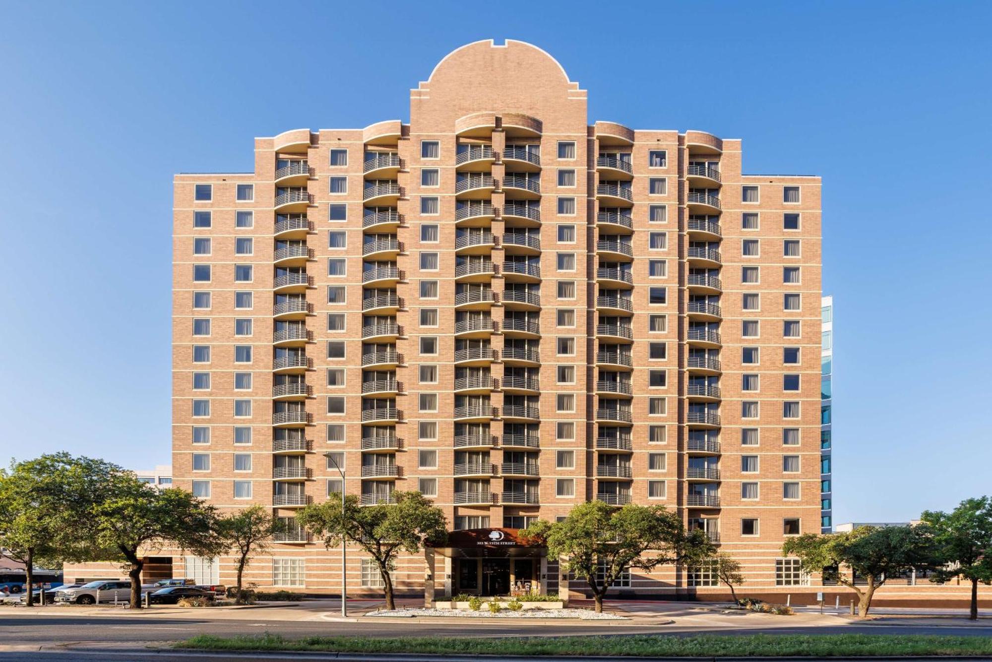 Doubletree Suites By Hilton Austin Downtown Capitol Exterior photo