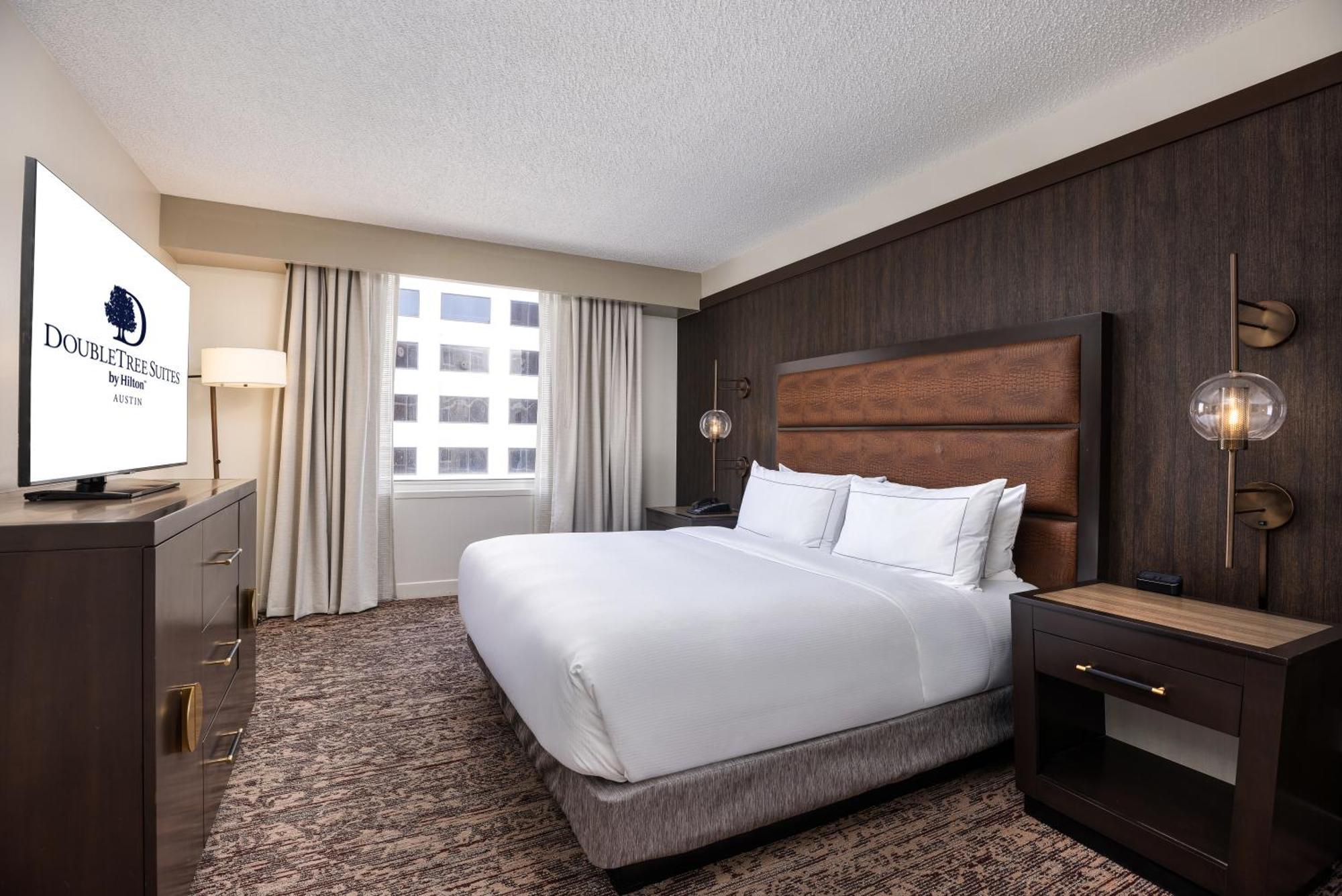 Doubletree Suites By Hilton Austin Downtown Capitol Exterior photo