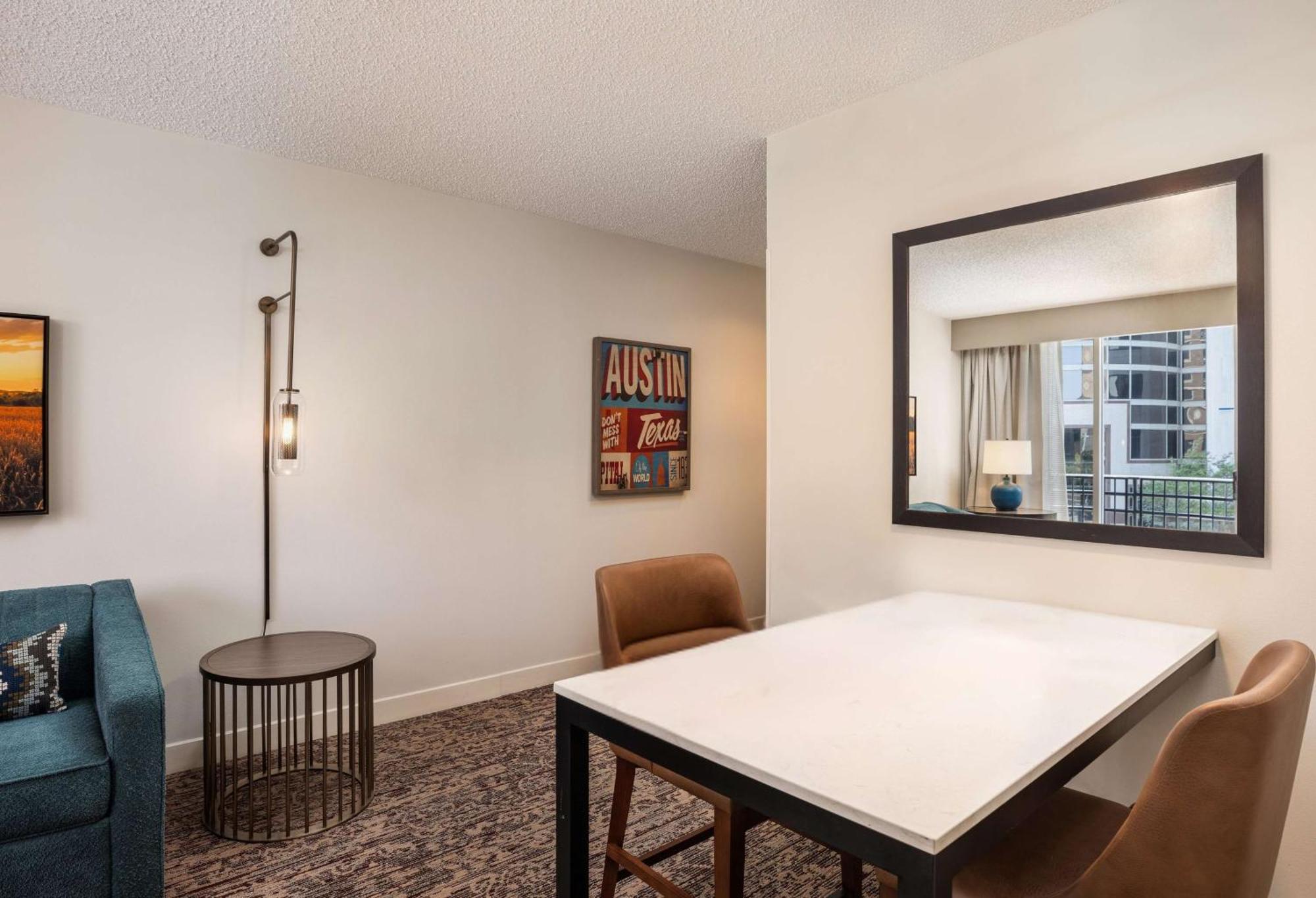 Doubletree Suites By Hilton Austin Downtown Capitol Exterior photo